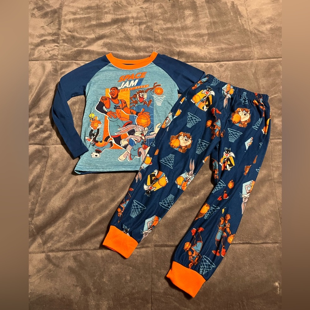 Space jam pajamas size 4/5